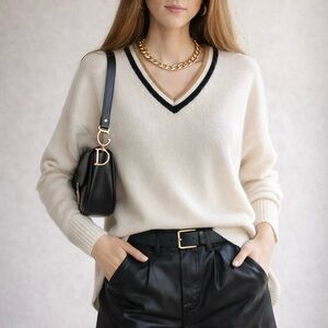 Unsubscribed Cashmere Ecru V-neck Long Sleeve Sweater XS